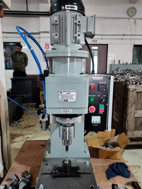 spin riveting machine